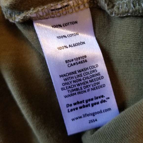 Life Is Good LEAN ON ME Heart Shirt Medium - Picture 6 of 6